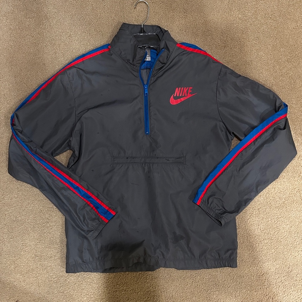 Nike windbreaker
VINTAGE
original price - $80
NIKE